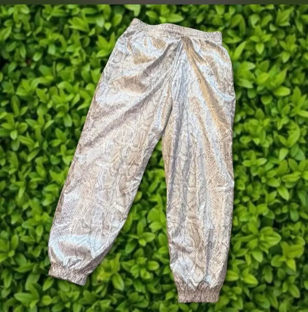 Nike Women's Python Snakeskin Print Woven Jogger Pants CJ6437-100 - Picture 2 of 3
